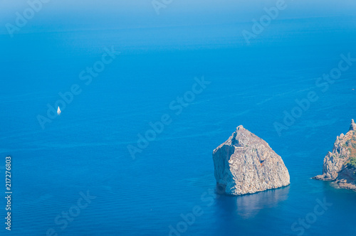 Les grandioses falaises du cap de Formentor à Majorque surplombant la mer Méditerrannée photo