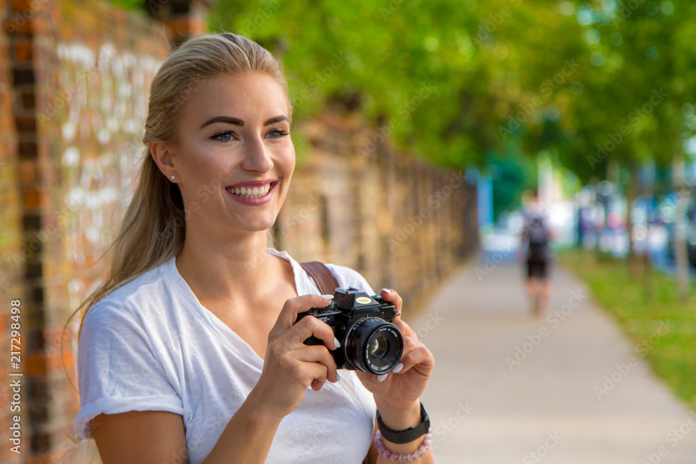 Portrait einer jungen blonden Frau