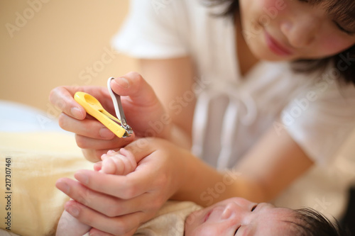 赤ちゃんの爪切りイメージ