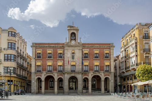 Fachada del ayuntamiento en la Plaza Mayor de Zamora, España 