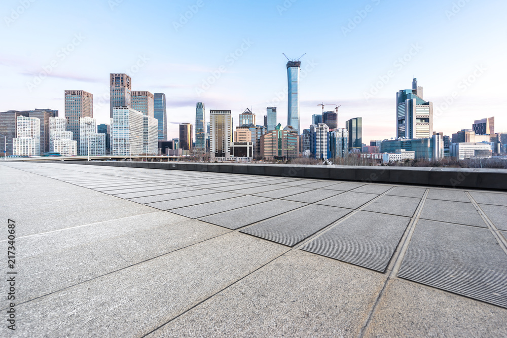 Obraz premium empty square with city skyline