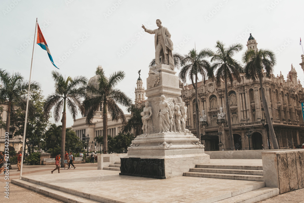 Obraz premium Plaza statue