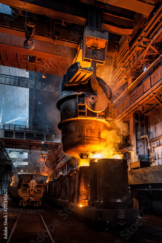 Tank pours the liquid steel in the molds