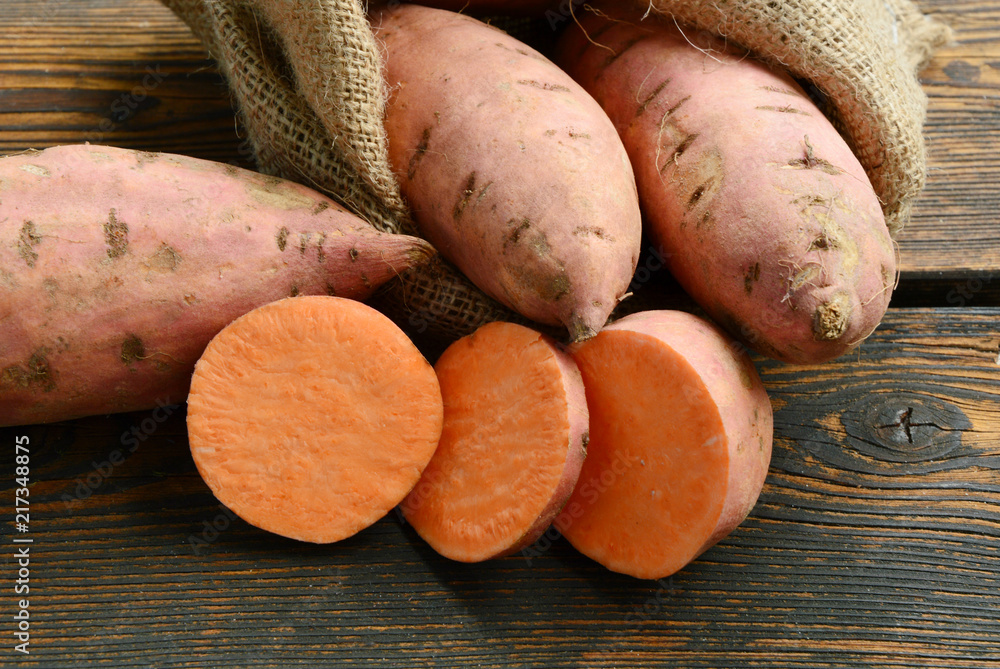 Many sweet Potatoes and cut slice on wooden background.
Beneficial about Sweet Potatoes. Many sweet Potatoes and cut slice on wooden background.
Beneficial about Sweet Potatoes.