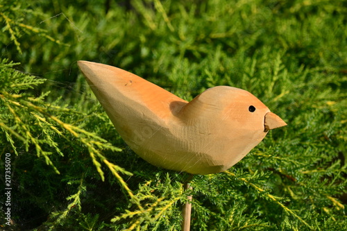 Wooden bird on a stick - a simple and nice garden decoration (easy to make)