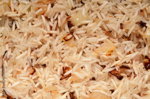 Cooking rice with onion