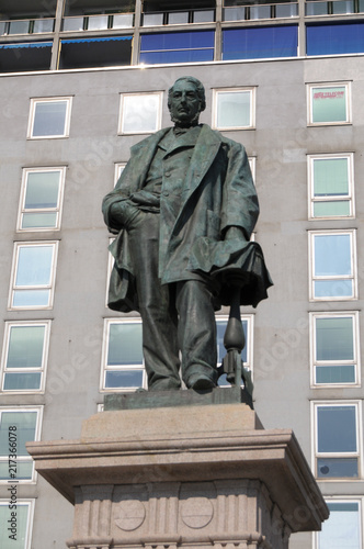 statue of Raffaele Rubattino photo