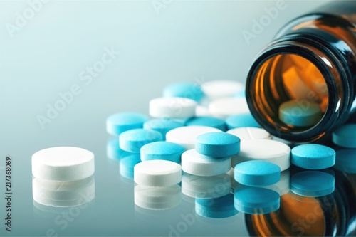 Foto Colorful pills and tablets on background