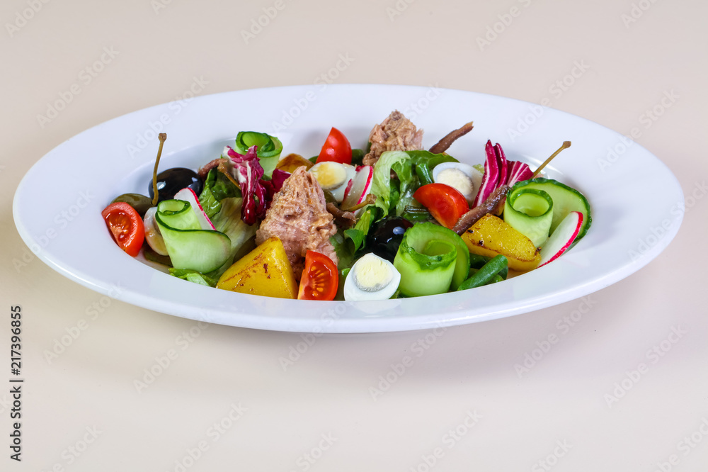 Tuna salad with vegetables