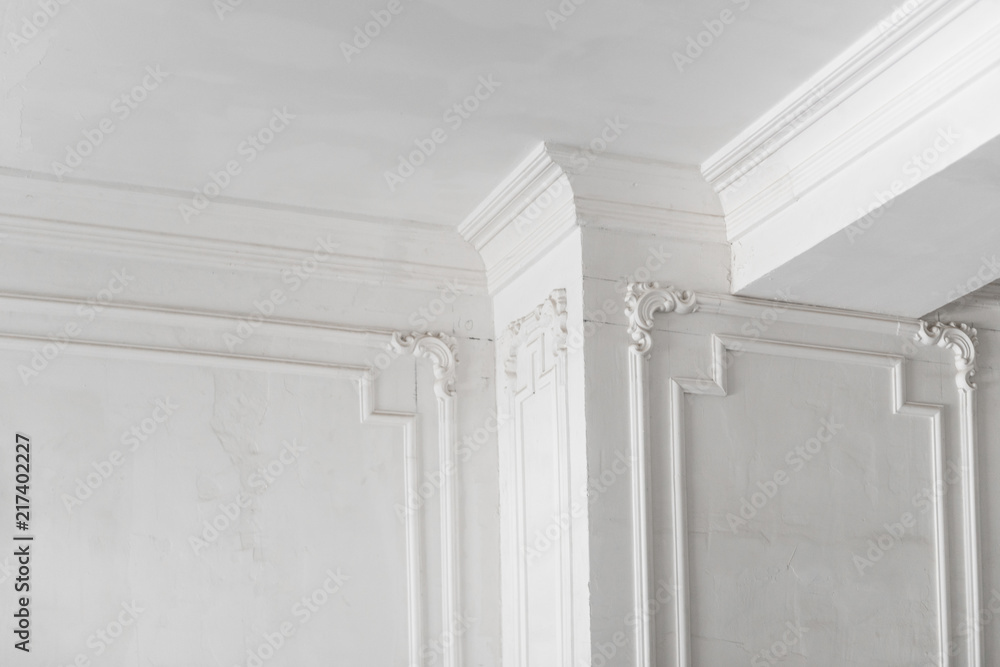 unfinished plaster molding on the ceiling and columns. decorative gypsum finish. plasterboard and painting works - obrazy, fototapety, plakaty 
