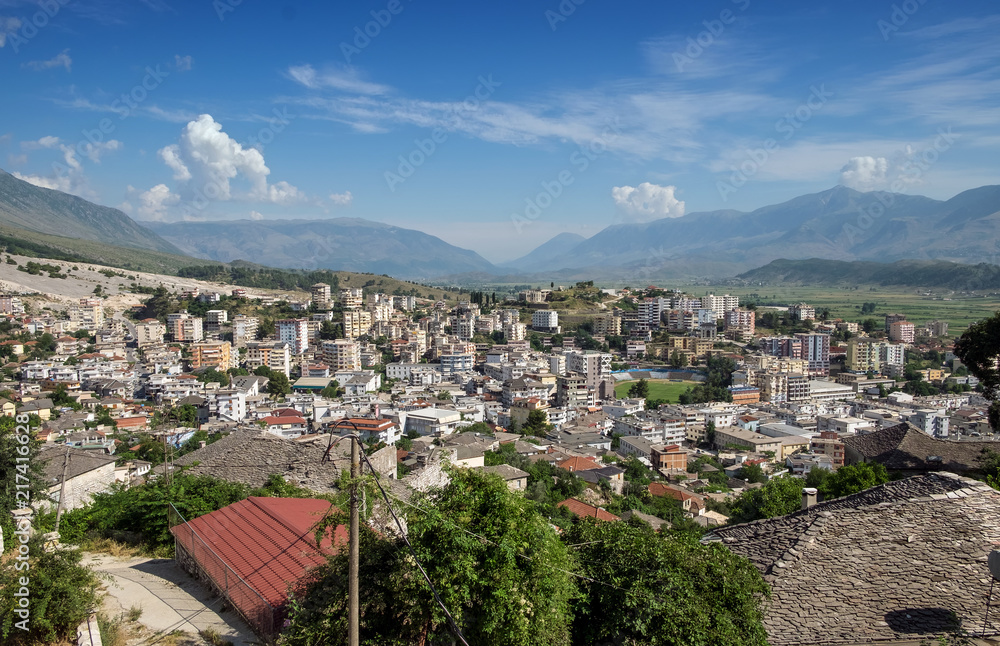 Gjirokastra, Albanien, Blick auf die Neustadt. 18094.jpg