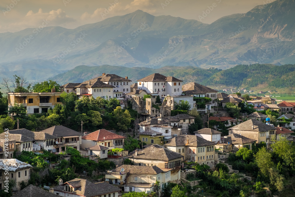 Gjirokastra, Albanien,Teil der Altstadt. 18095.jpg