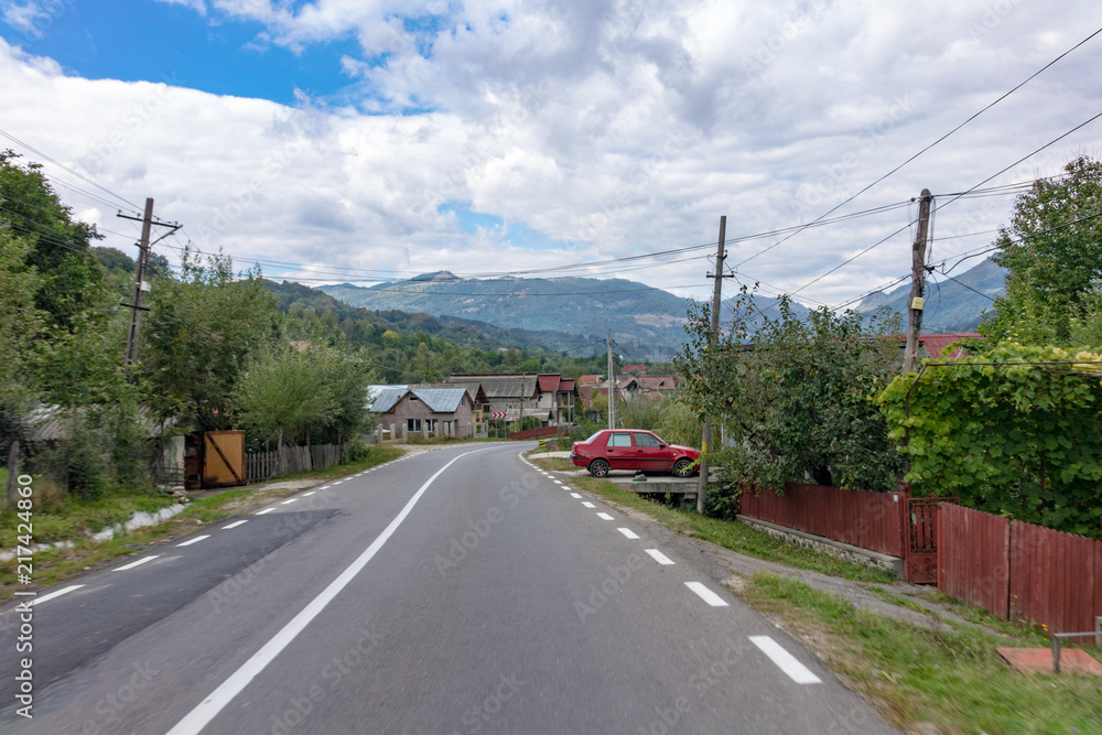 Landstraße durch Rumänien - Dorfweg - Hinterland