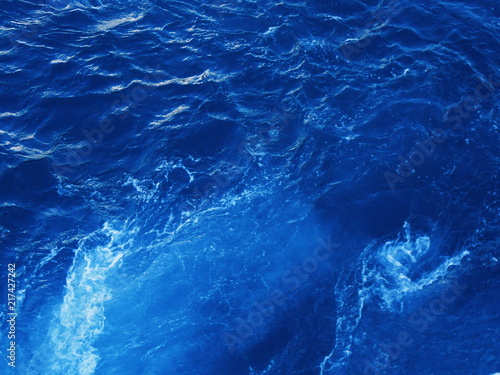 Deep blue sea © Jelena