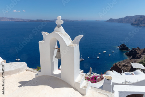 Village de l Oia sur l   le de Santorin dans les Cyclades en Gr  ce