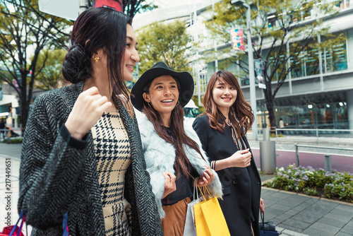 Photography Women shopping in Tokyo