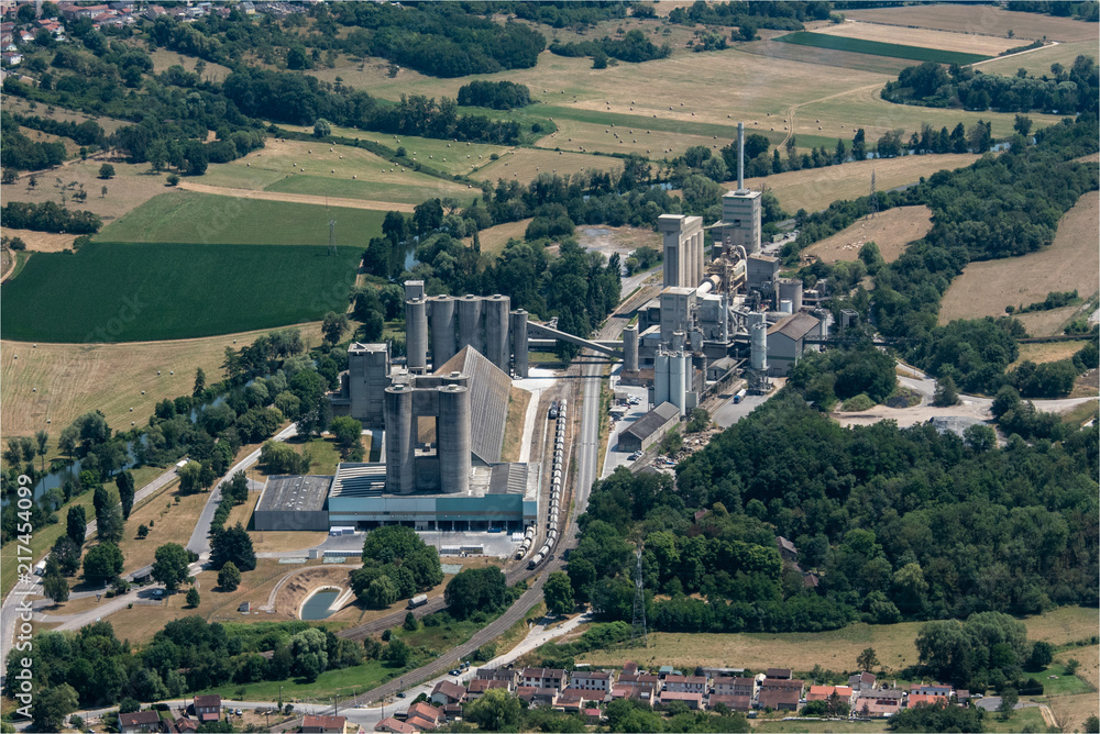 vue aérienne d'un complexe industriel à Xeuilley en Meurthe-et-Moselle en France