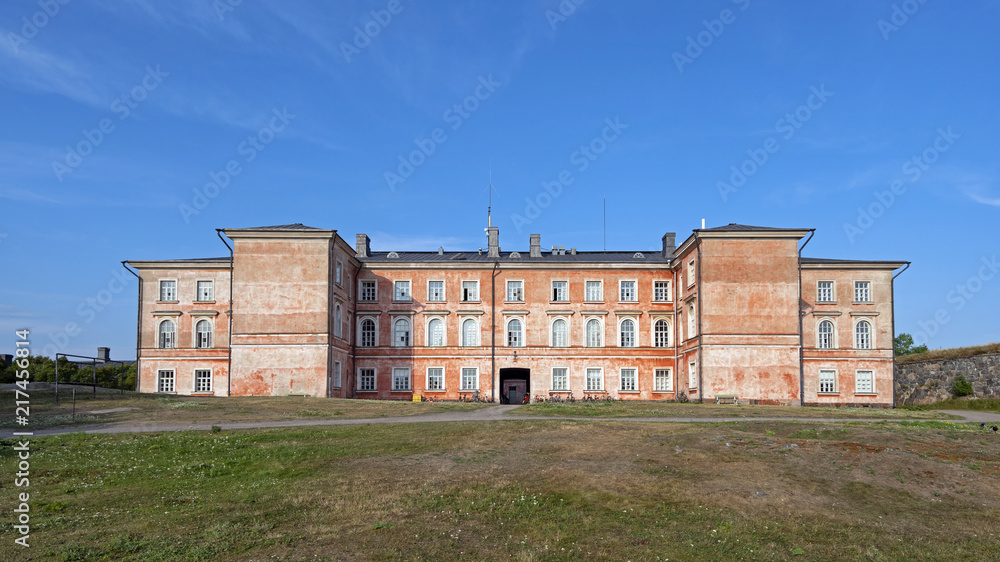 Barrack in Suomenlinna, Castle of Finland in English, an island fortress in the Gulf of Finland, protecting the capital city of Helsinki. Suomenlinna is an UNESCO World Heritage Site. Barrack in Suomenlinna, Castle of Finland in English, an island fortress in the Gulf of Finland, protecting the capital city of Helsinki. Suomenlinna is an UNESCO World Heritage Site.