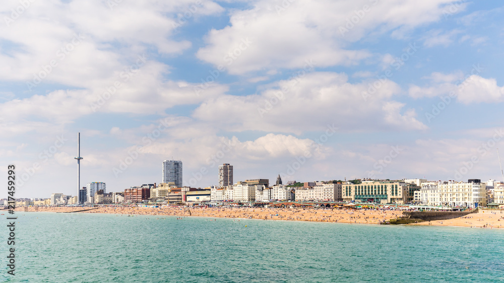 Fototapeta premium Skyline of Birghton, East Sussex, Engeland, UK with the i360 tower during a sunny summer day.