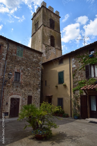 Toscana - torre medievale a Montemerano