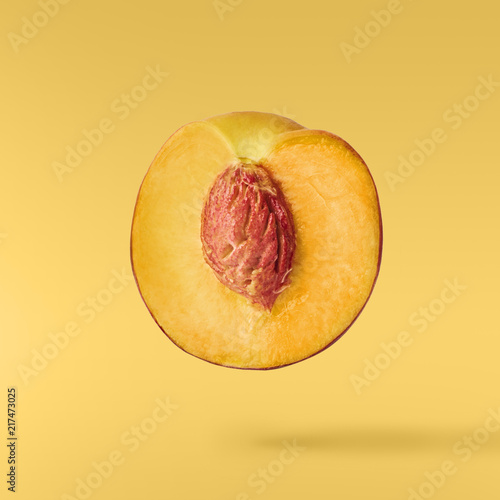 Fotobehang Flying fresh ripe peach with green leaves isolated