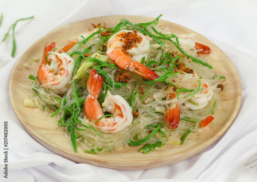 Stir-fried vermicelli with shrimp and climbing wattle vegetable Stir-fried vermicelli with shrimp and climbing wattle vegetable