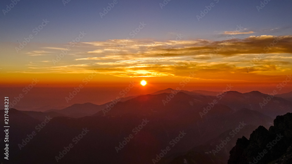 Obraz premium 槍ヶ岳から見た夕日、登山、北アルプス、絶景、日本