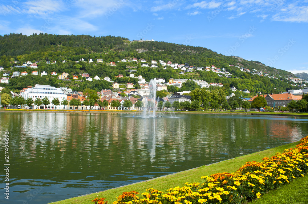 Bergen landscape with Floyen 
Mountain, colorful houses, fountain and
Lille Lungegardsvannet or Smalungeren Lake in  Hordaland county in Bergen, Norway