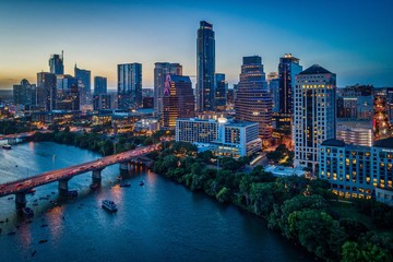 Acrylglasbilder Skyline Austin Texas Innenstadt in der Abenddämmerung  © Ryan Conine