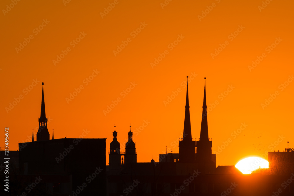 Naklejka premium Sonnenaufgang Halle Saale Marktkirche