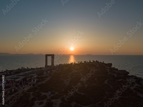 Temple Apollon  Portara    le de Naxos  Cyclades  Gr  ce