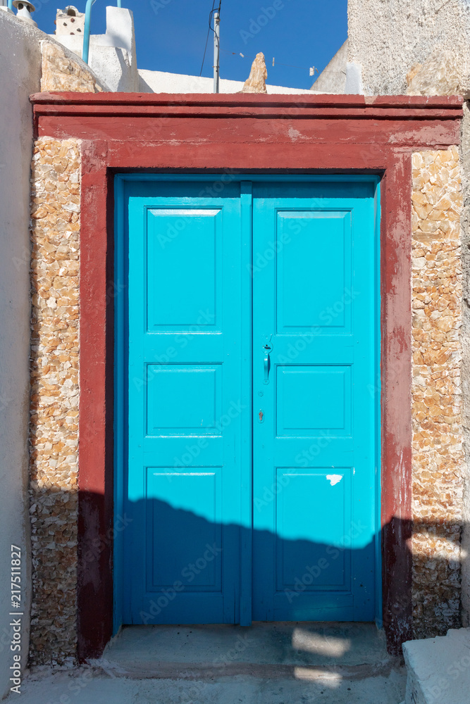 Rue d'Emporio sur l'île de Santorin dans les Cyclades Grecque