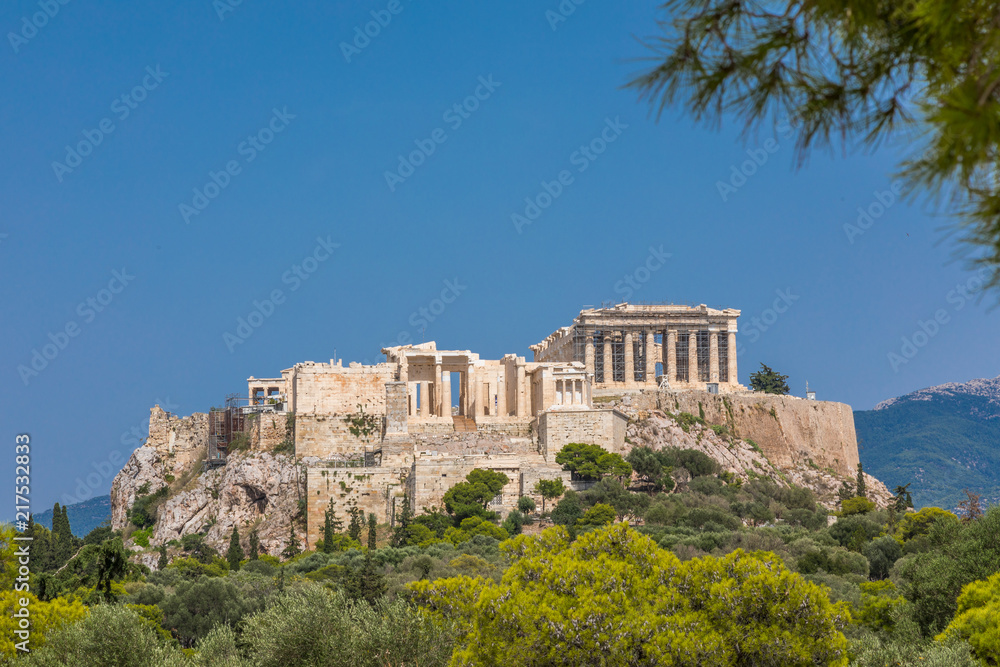 Vue sur l'Acropole depuis la colline des Nymphes à Athènes Vue sur l'Acropole depuis la colline des Nymphes à Athènes