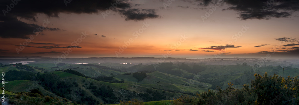 Fototapeta premium Stunning Matakohe New Zealand sunset panorama