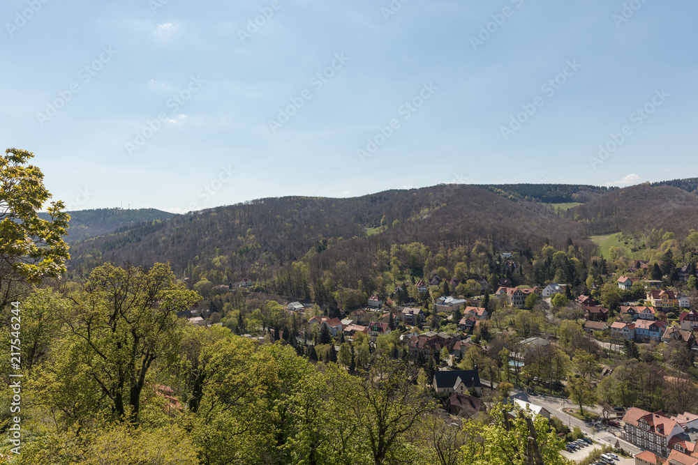Landschaft um Wernigerode mit Gebirge