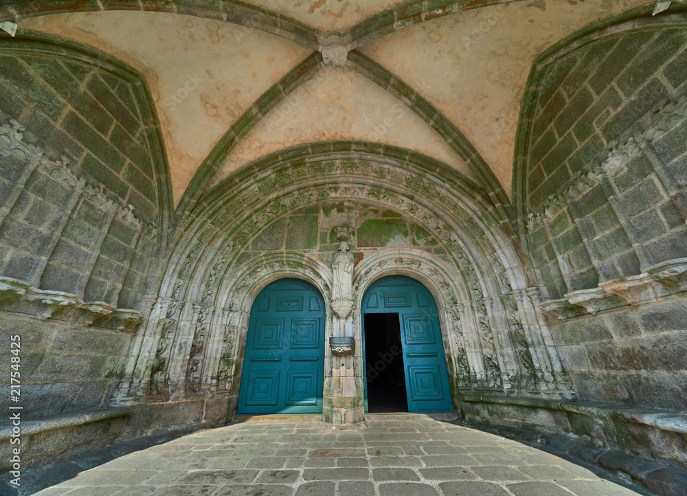 Vista Detalle de la Boveda y Arco de Entrada con la Puerta de la ...