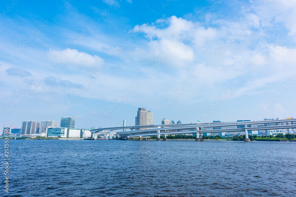青空とレインボーブリッジ Rainbow Bridge and blue sky in Tokyo 青空とレインボーブリッジ Rainbow Bridge and blue sky in Tokyo