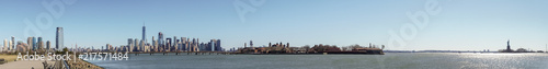 New York City skyline panorama from New Jersey park © Jordan Loscher