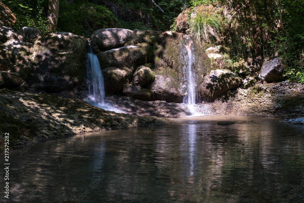 Bach mit Wasserfall