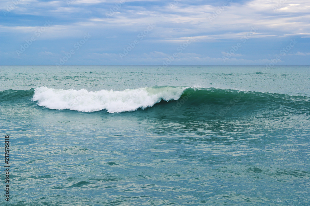 Obraz premium Blue ocean waves breaking on a stormy day natural background