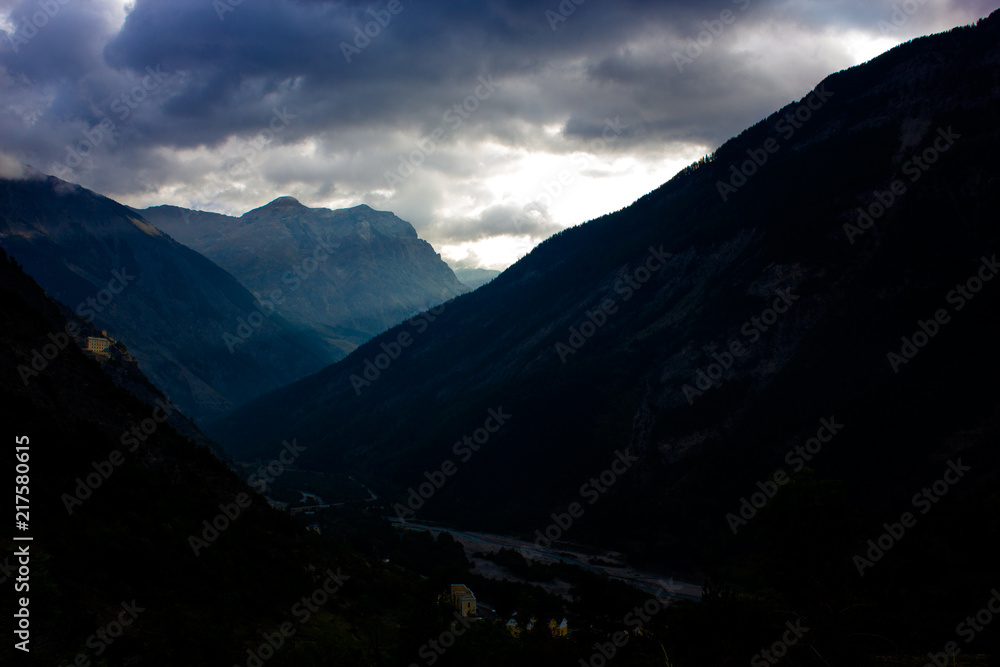 Storm is coming, Alpes-de-Haute-Provence, France