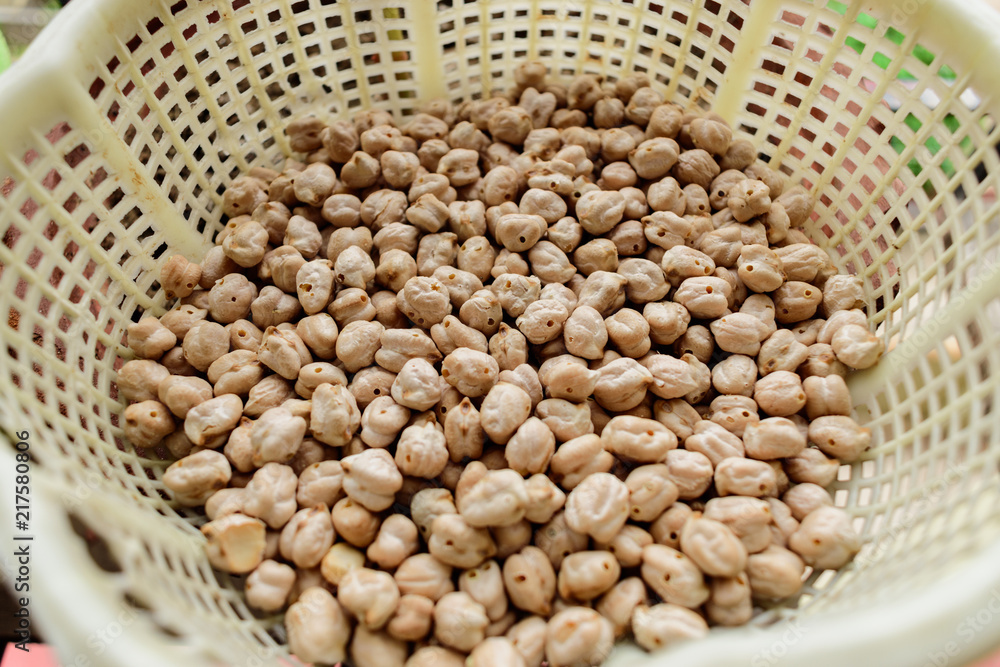 Obraz premium Basket Full Of Edible Legumes Called Lentils