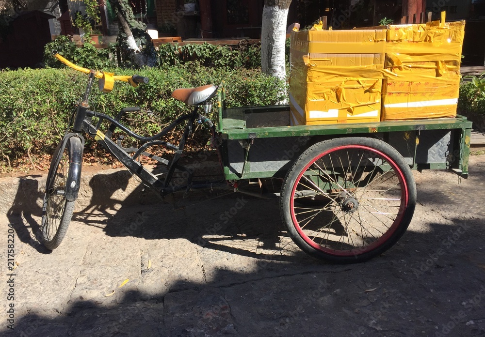 Green pick up bike with yellow boxes (Old Town of Lijiang, Yunnan, China)