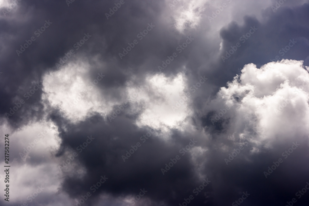 Obraz premium storm cloud on sunny day