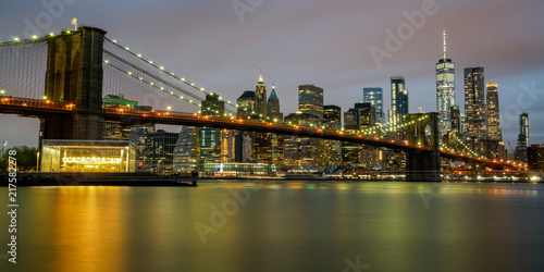 Fototapeta Naklejka Na Ścianę i Meble -  Brooklyn bridge et la skyline de New York