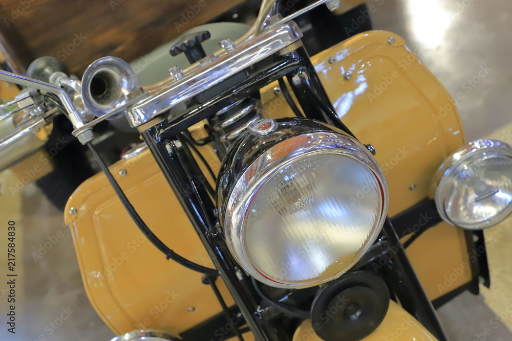 Fototapeta premium Fanale di motocicletta d'epoca