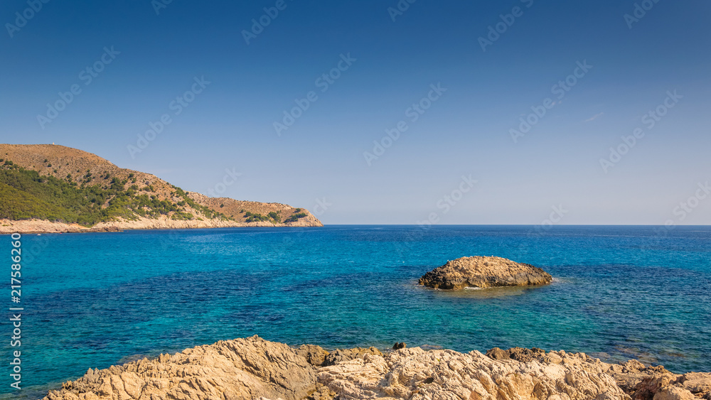 Mer et côte rocailleuse à Majorque