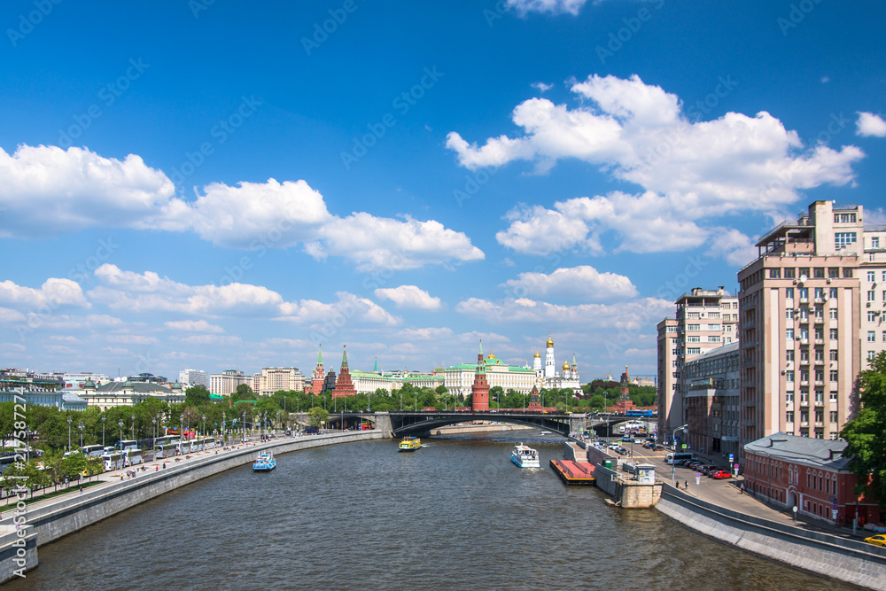Panoramic view of the Moscow river and Kremlin