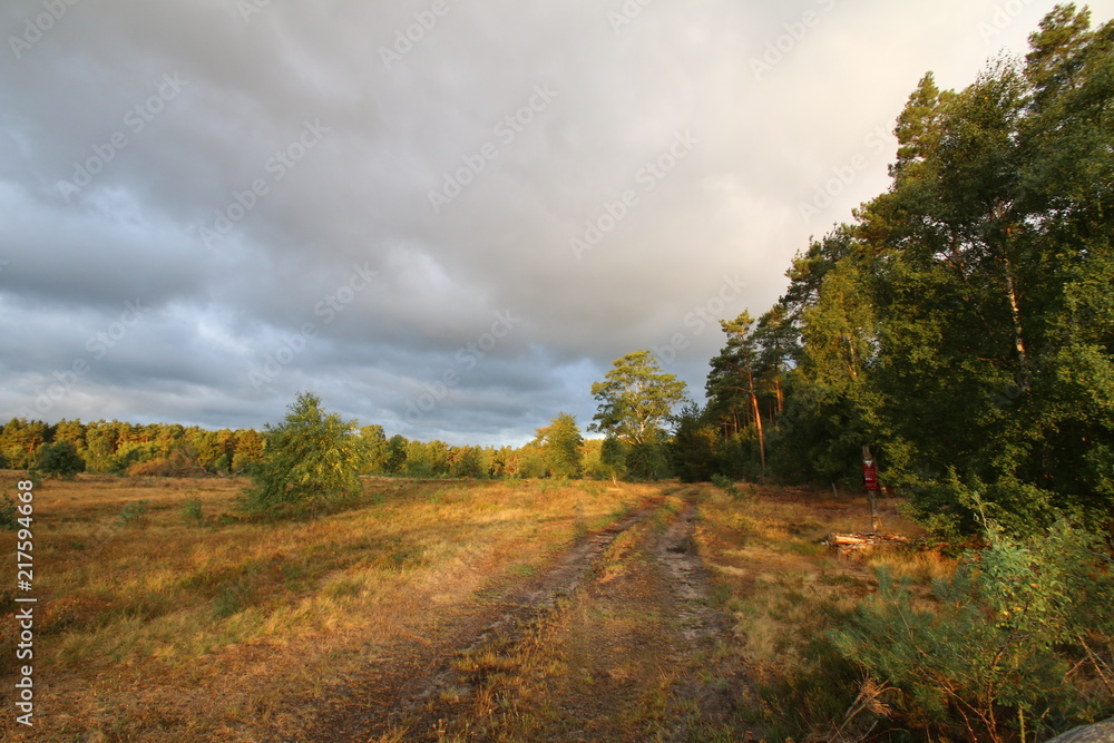 Sonnenaufgang hinter Stürmischen Gewitterwolken. Sonnenaufgang hinter Stürmischen Gewitterwolken.