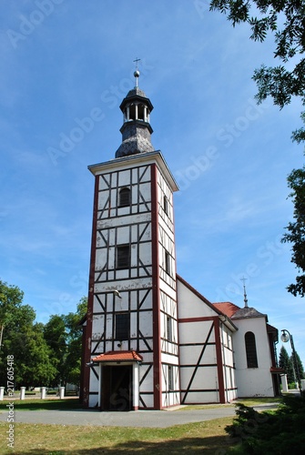 Zabytkowy kościół w Jelczu-Laskowicach photo